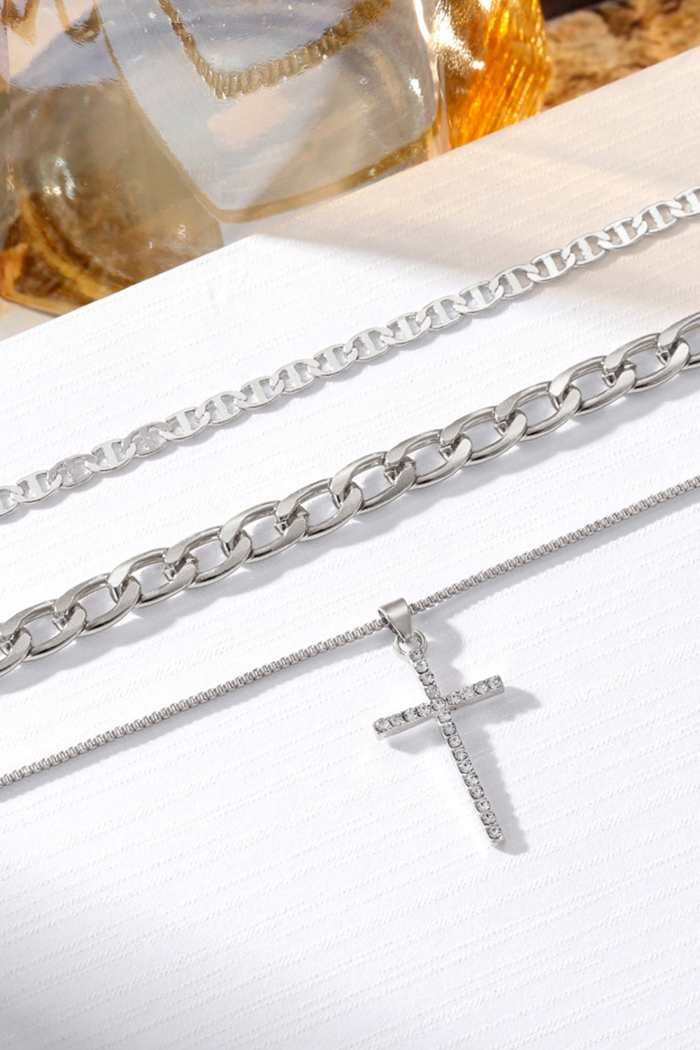 Collier Multi-Rangs Empilé avec Pendentif Croix Strass Argenté