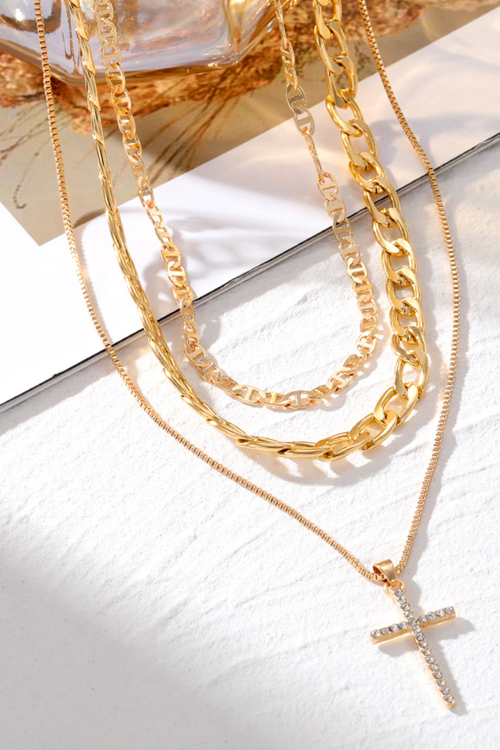 Collier Chaîne Multicouche Empilée avec Pendentif Croix Plaqué Or