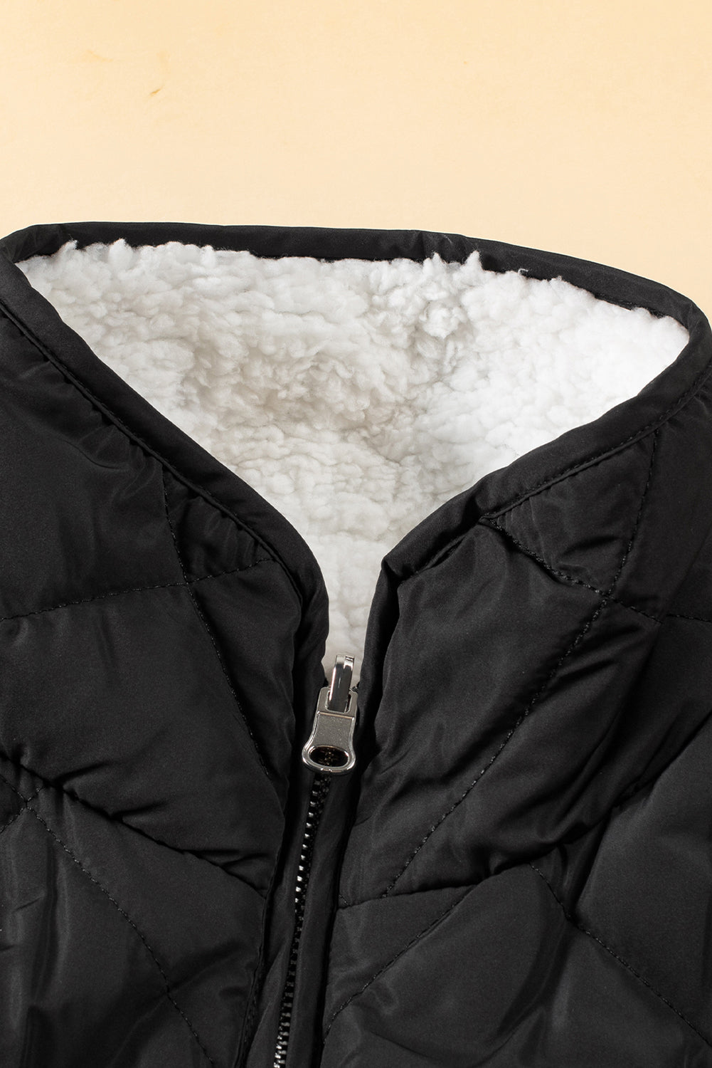 Gilet Sans Manches Matelassé Noir Doublé Polaire avec Zip