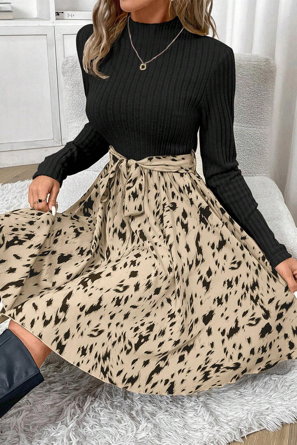 Robe Courte Noire en Maille Côtelée Patchwork Imprimé Abstrait avec Ceinture