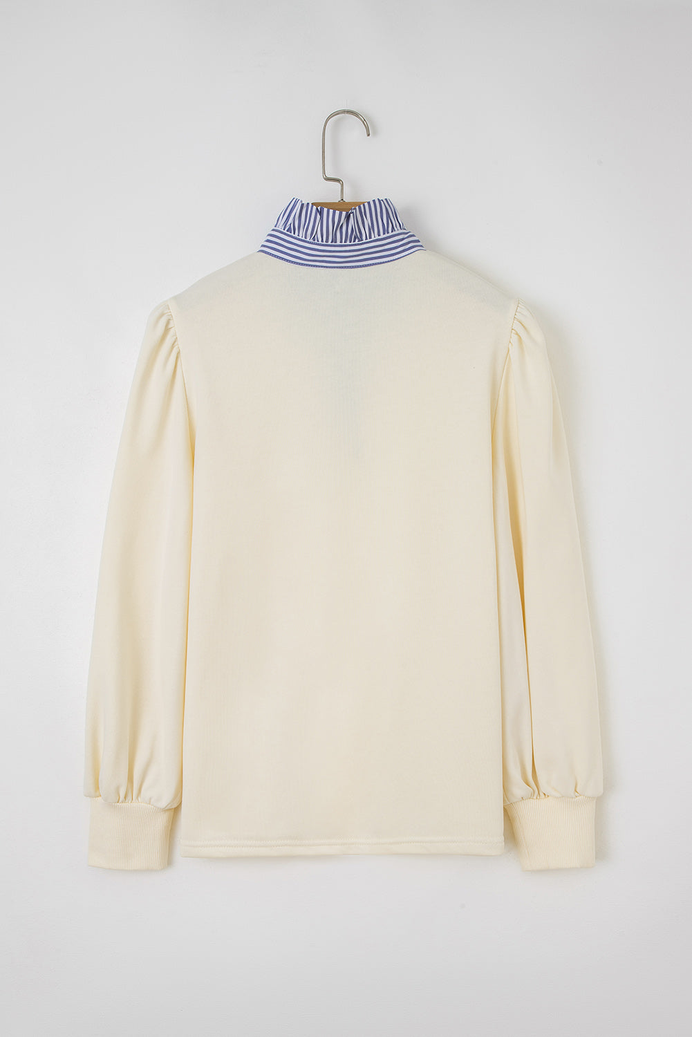 Sweatshirt Blanc à Rayures avec Volants et Col Boutonné