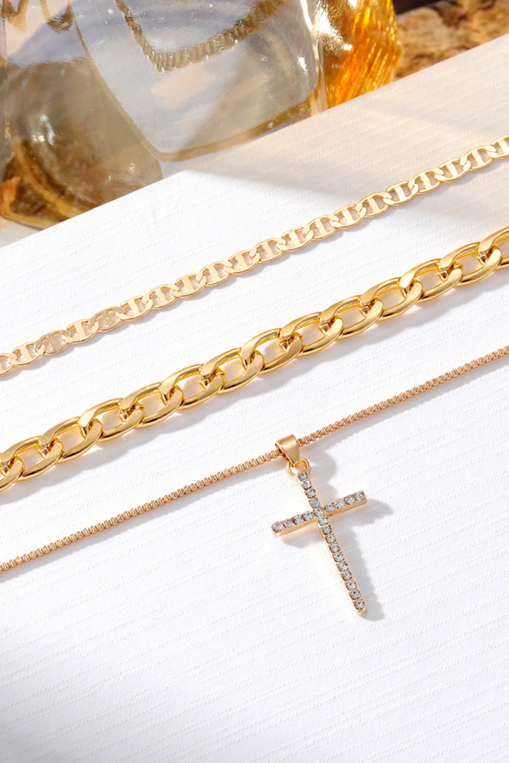 Collier Chaîne Multicouche Empilée avec Pendentif Croix Plaqué Or