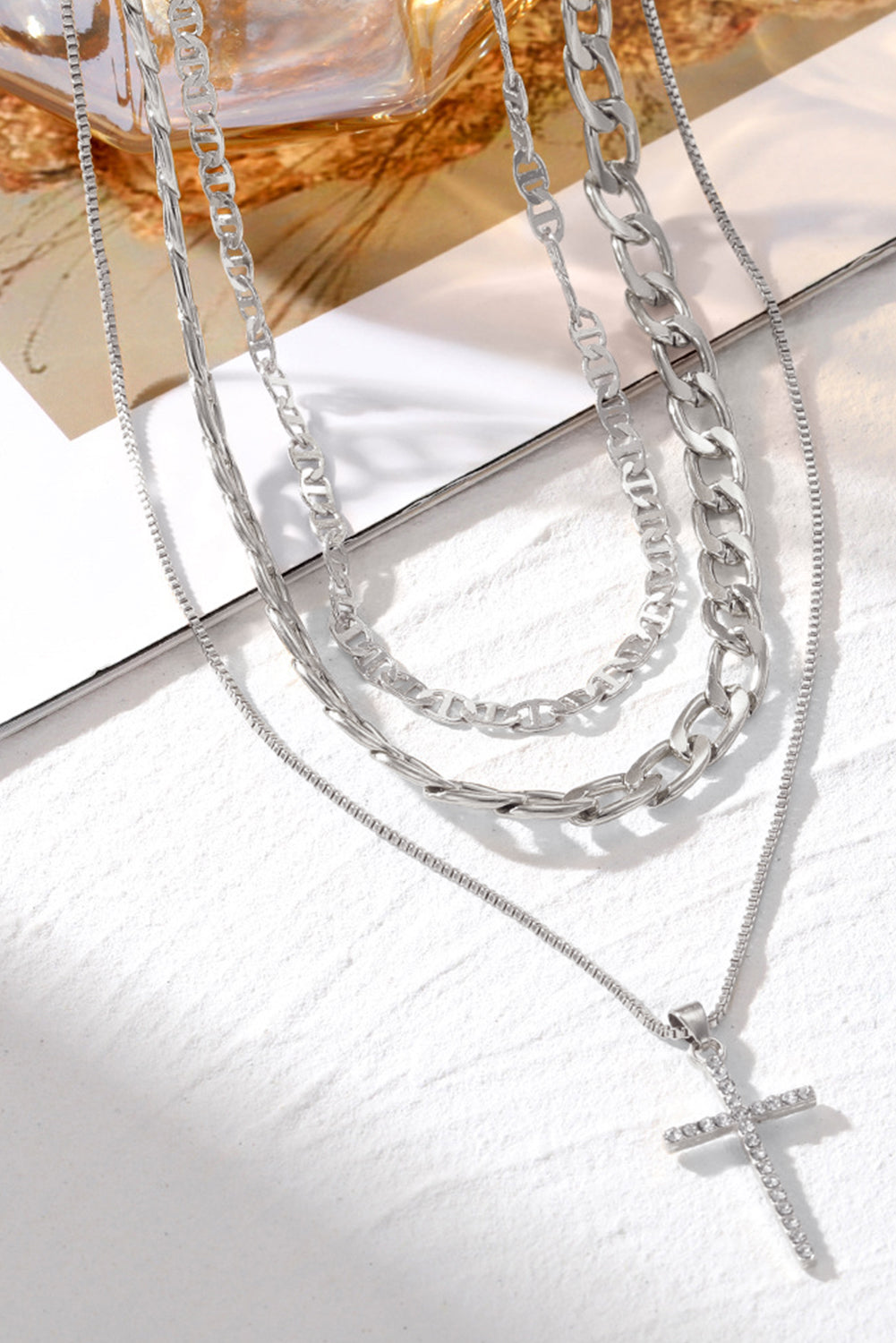 Collier Multi-Rangs Empilé avec Pendentif Croix Strass Argenté