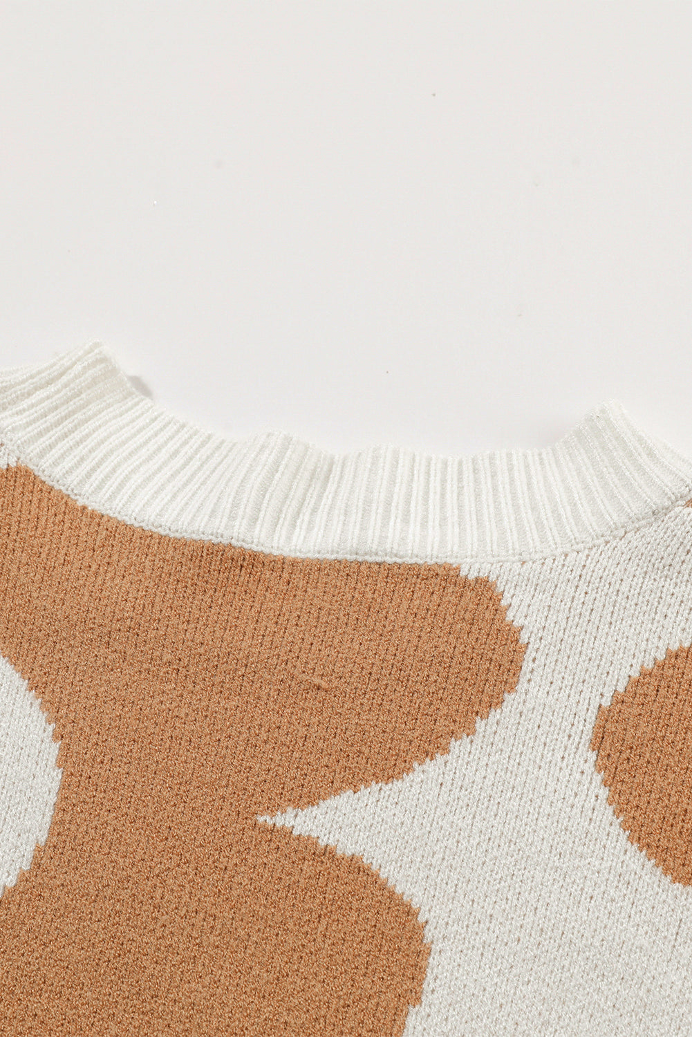 Pull kaki à épaules tombantes et motif à grandes fleurs