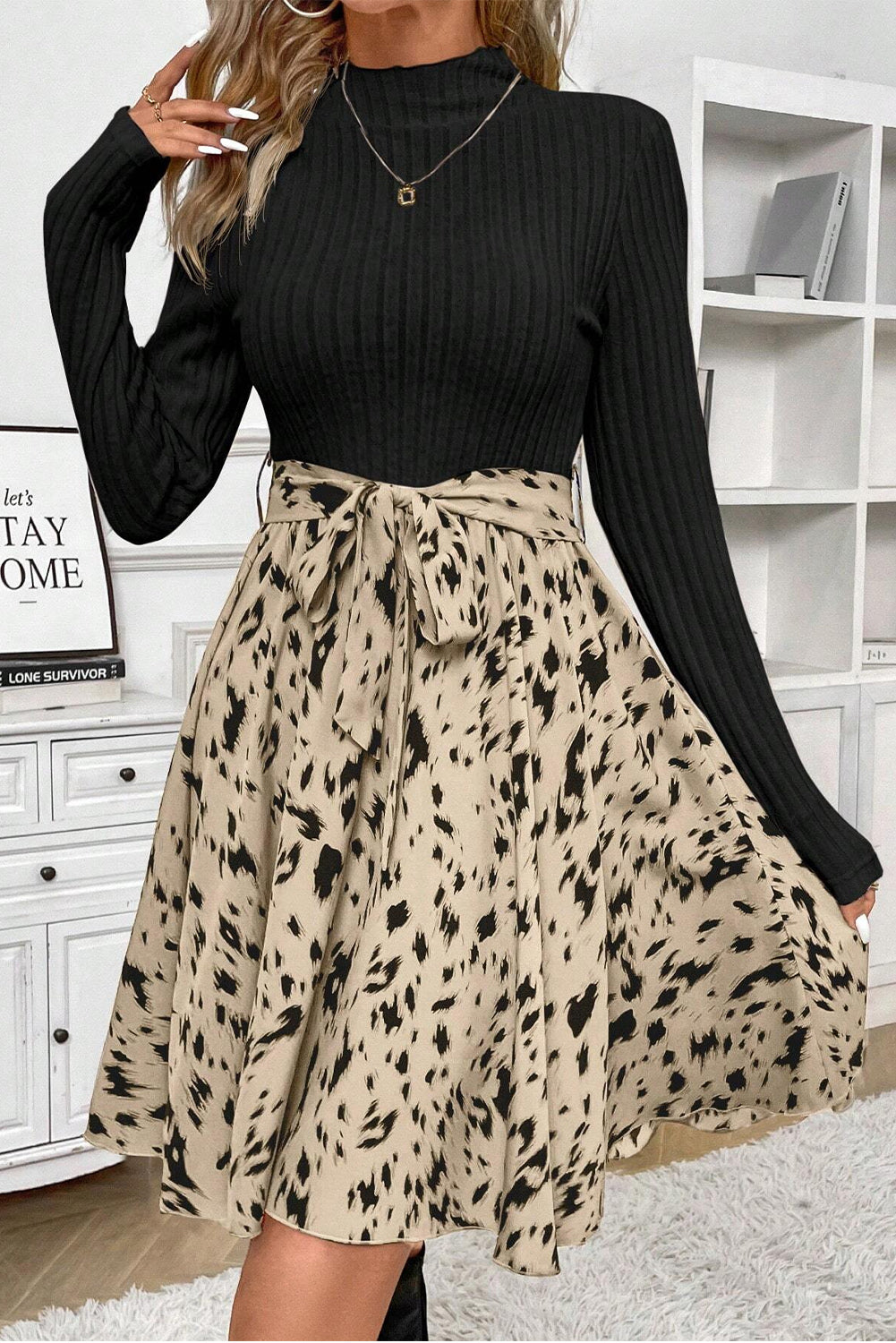 Robe Courte Noire en Maille Côtelée Patchwork Imprimé Abstrait avec Ceinture