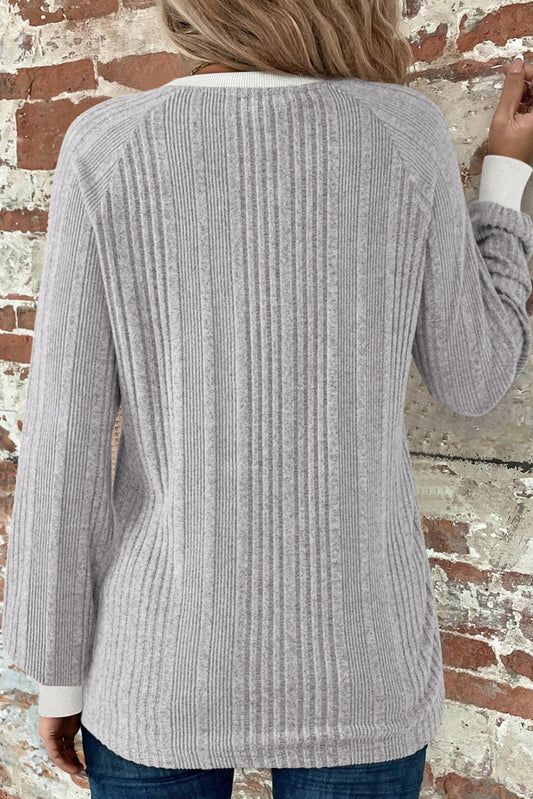 Top Gris à Texture Côtelée avec Bordures Contrastées Col Rond Manches Longues