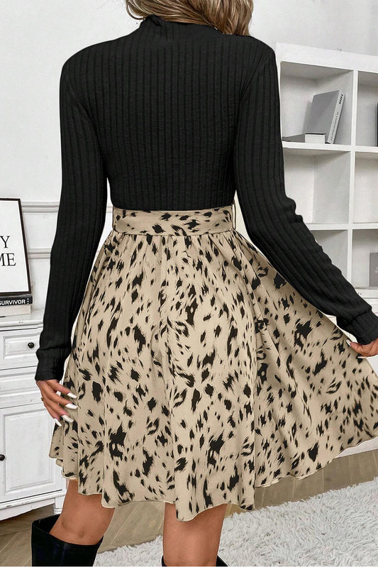 Robe Courte Noire en Maille Côtelée Patchwork Imprimé Abstrait avec Ceinture